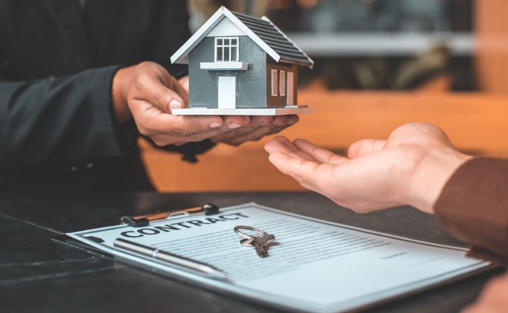 Contrato de arrendamiento para rentar una casa (Foto: DeDinero)