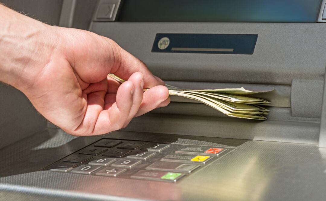 Banco del Bienestar: cuánto cobran BBVA, Banorte y otros por retiro de la pensión 2025. (Foto: Canva)