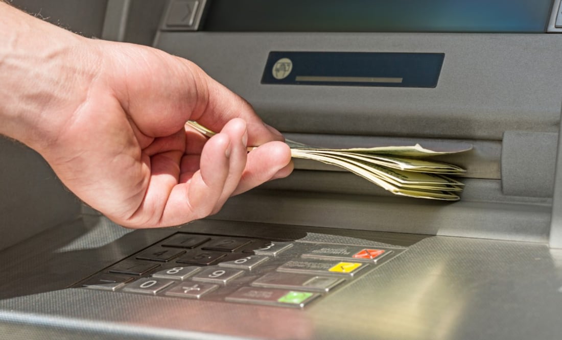 Banco del Bienestar: cuánto cobran BBVA, Banorte y otros por retiro de la pensión 2025. (Foto: Canva)