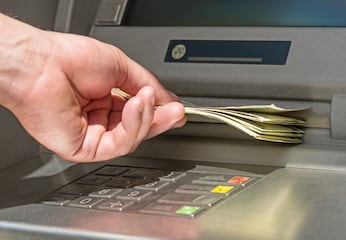 Bancos en los que puedes retirar tu Pensión del Bienestar desde 26.50 pesos de comisión