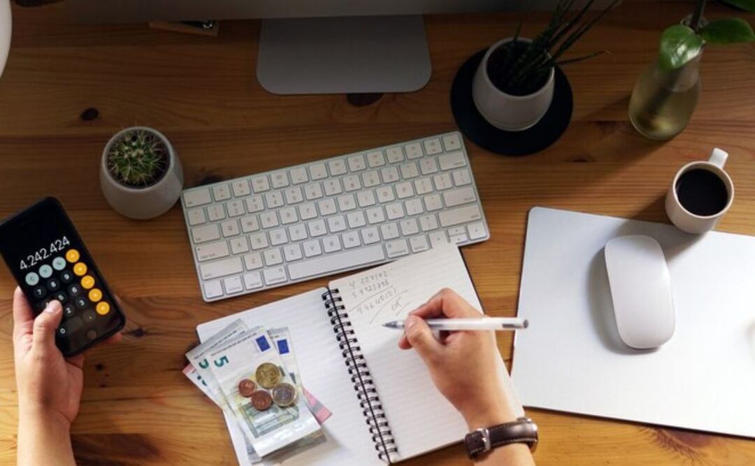 Hay que eliminar hábitos que impiden el ahorro dentro de la rutina diaria. Fuente: Freepik.