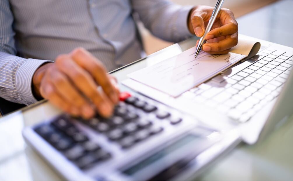 Descubre como calcular lo que te quitan de ISR en tu nomina (Foto: DeDinero)