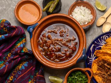 Cena del 15 de septiembre, la receta de birria de res de 250 pesos por persona