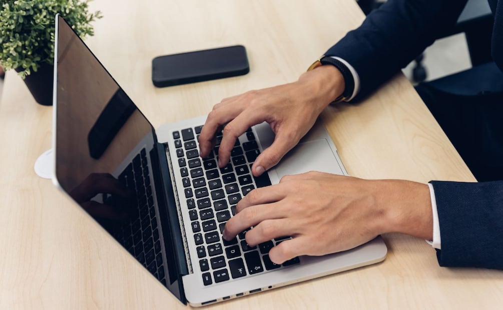 ¿Cómo usar ChatGPT para generar ingresos? (Foto: DeDinero)