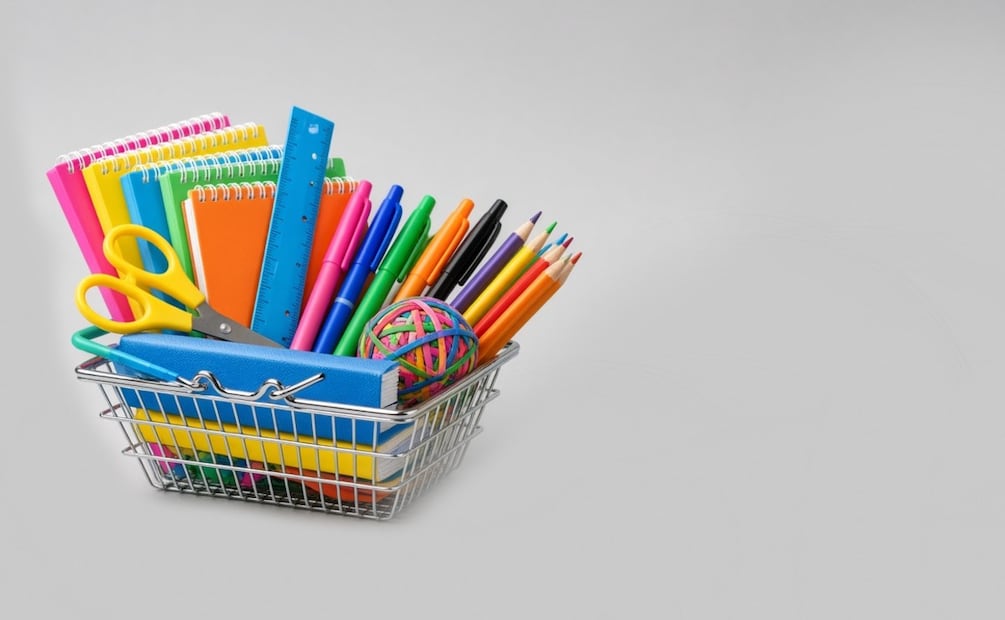 Regreso a clases: Profeco señala los errores que te hacen gastar de más. (Foto: Creada con IA)