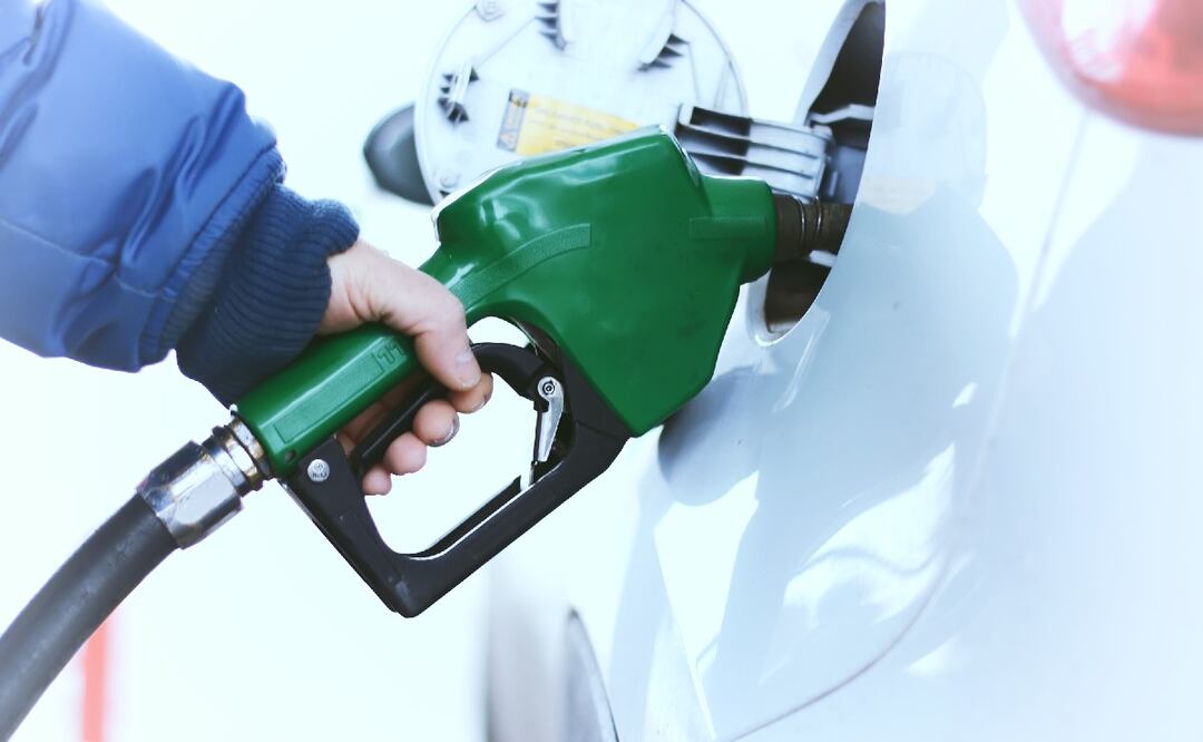¿Cómo hacer que mi auto gaste menos gasolina? (Foto: DeDinero)