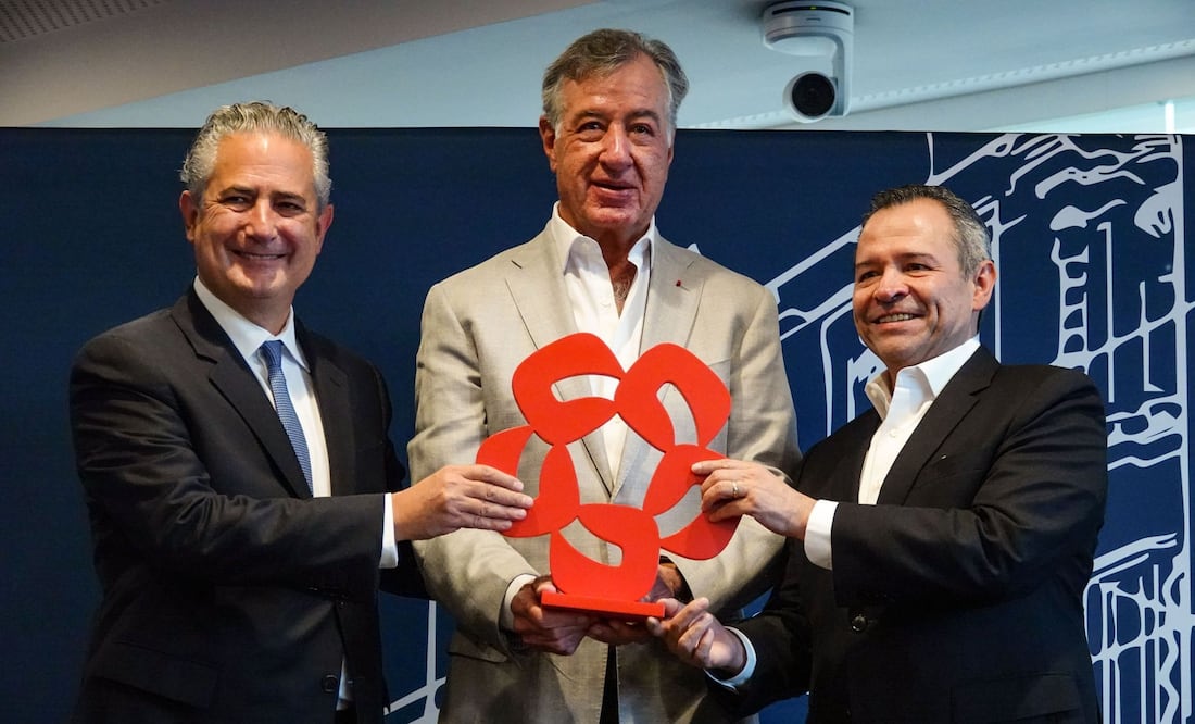 Fernando Chico Pardo en conferencia: con 73 años, se compromete a liderar la transformación de Banamex y mantener su postura como inversor de largo plazo (Foto: Cuartoscuro)