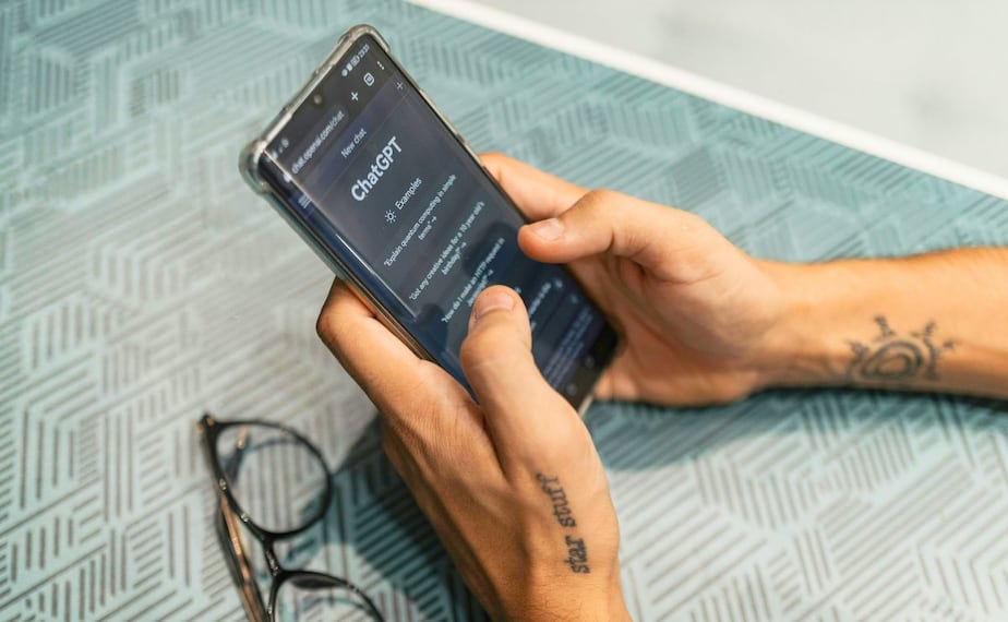 ¿Cómo puedo usar ChatGPT en mi negocio? (Foto: DeDinero)