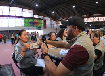 Beca Benito Juárez 2025: Anuncian entrega de tarjetas para estudiantes de preparatoria