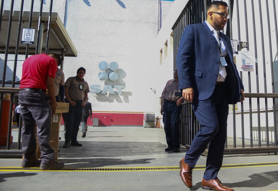 Los emprendedores deberán tener cuidado con el nuevo criterio del SAT para evitar retrasos en la apertura de sus negocios (Foto: Cuartoscuro)