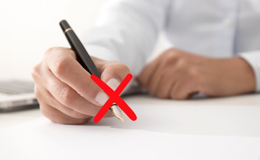 Firmar una hoja en blanco: El peligro oculto en préstamos y contratos laborales, según Profeco y Condusef. (Foto: DeDinero)