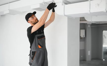 Oferta laboral para trabajar como técnico de mantenimiento en Canadá con sueldo superior a $34,000 pesos mensuales