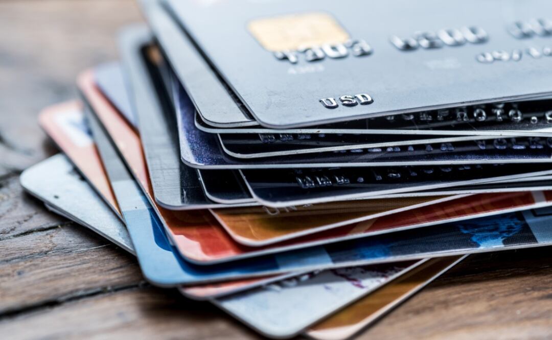 ¿Tienes demasiadas tarjetas? Descubre si estás sobreendeudado. (Foto: CANVA)