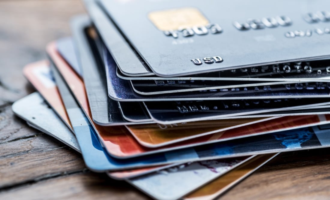 ¿Tienes demasiadas tarjetas? Descubre si estás sobreendeudado. (Foto: CANVA)