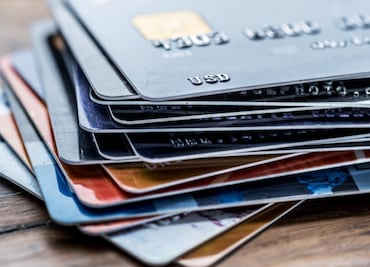 Señales de Condusef que te harán ver que ya no puedes mantener tus tarjetas de crédito