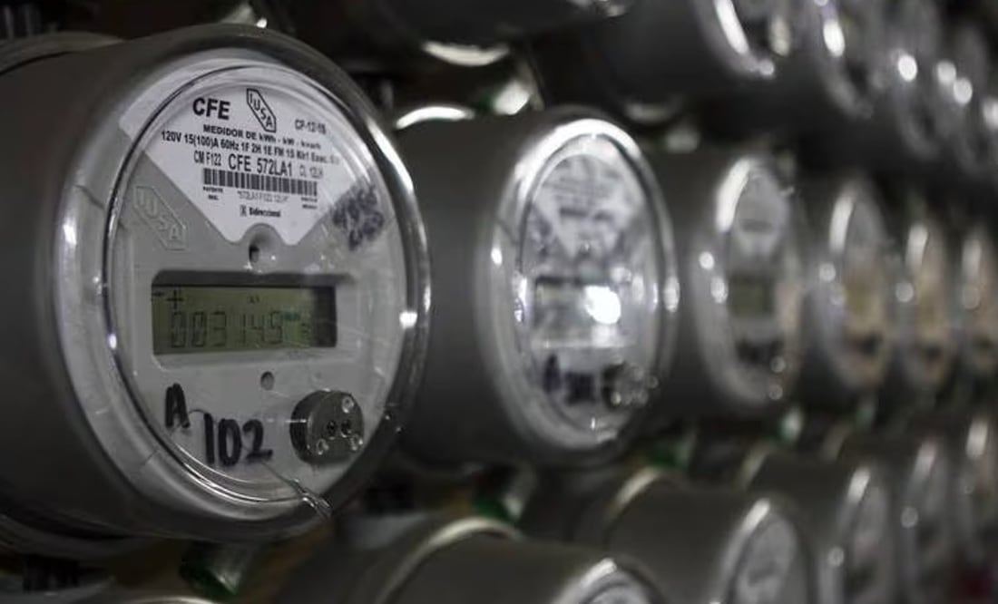 Conoce si hay alguna consecuencia por quitar los candados de la CFE. (Foto: Redes sociales)