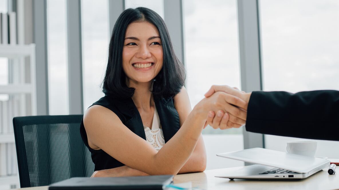 Los apoyos a fondo perdido son una alternativa para impulsar ideas de negocio sin recurrir a la banca tradicional ni comprometer el futuro financiero (Foto: Canva)