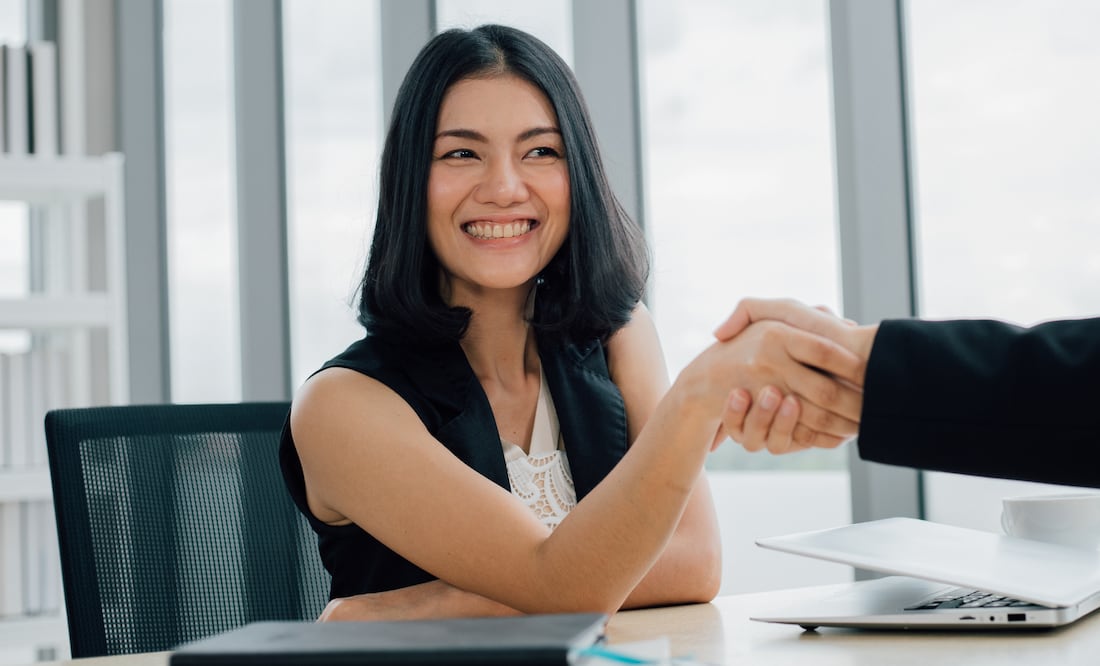 Los apoyos a fondo perdido son una alternativa para impulsar ideas de negocio sin recurrir a la banca tradicional ni comprometer el futuro financiero (Foto: Canva)