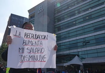 Trabajadores del SAT se manifiestan en todo México: Suspenden trámites y exigen mejoras laborales