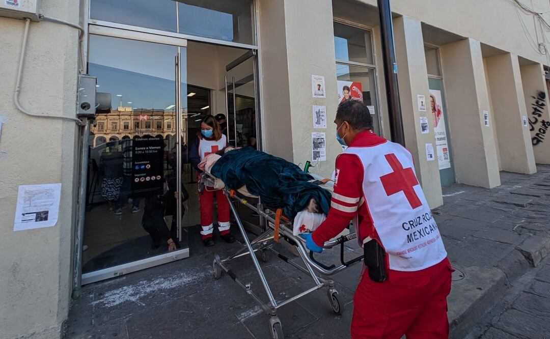 Conoce el polémico caso de HSBC que obliga a una adulta mayor  a acudir al banco en camilla. (Foto: Redes sociales)