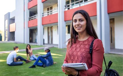 Día del Estudiante en México: Nostalgia y lecciones de vida entre libros y sin dinero.