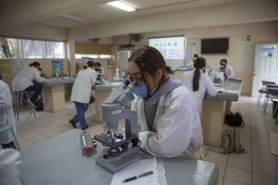 Abren segundo registro a beca para hijos de maestros en Edomex, requisitos para ser beneficiarios