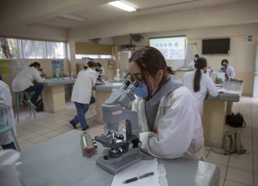Abren segundo registro a beca para hijos de maestros en Edomex, requisitos para ser beneficiarios