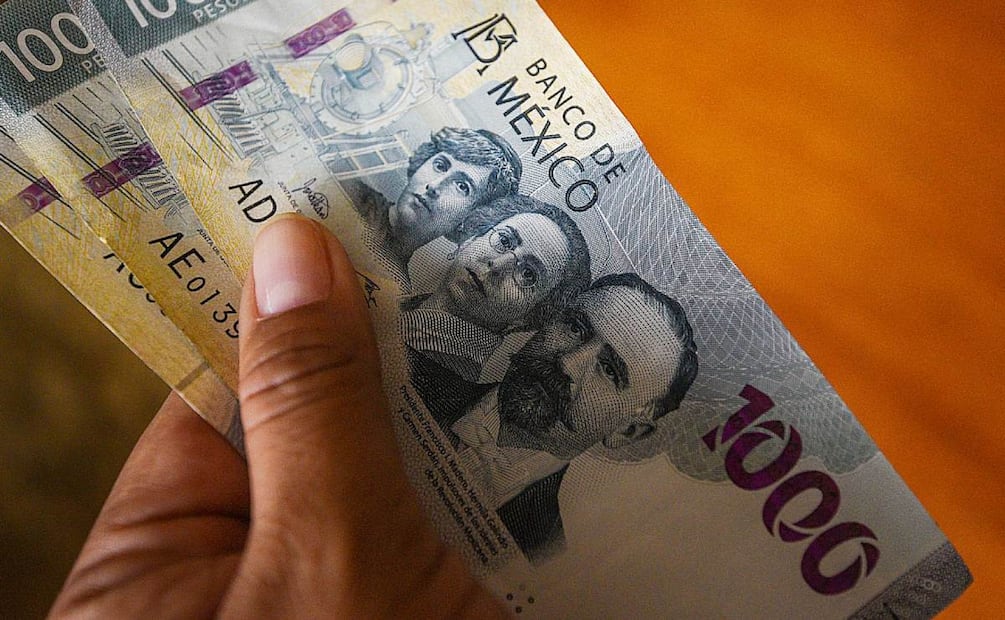 Pago de retroactivo para pensionados del ISSSTE. (Foto: Cuartoscuro)