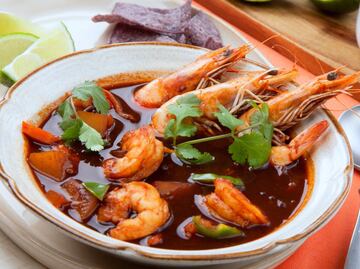 Cuánto cuesta hacer un caldo de camarón para Semana Santa, lista de ingredientes para receta