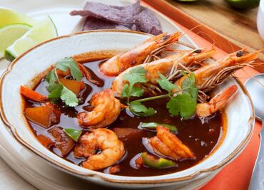 Cuánto cuesta hacer un caldo de camarón para Semana Santa, lista de ingredientes para receta