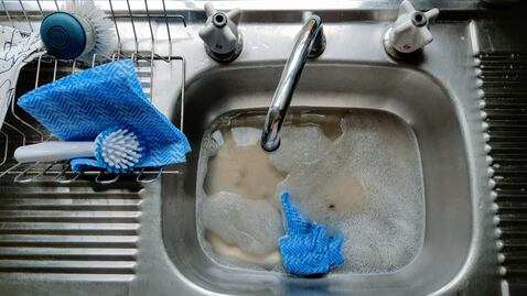 Las fibras de trastes que no debes comprar para no arruinar tus trastes, según Revista del Consumidor de octubre