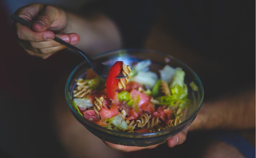 ¿El horario de comida va dentro del horario laboral? (Foto: DeDinero)