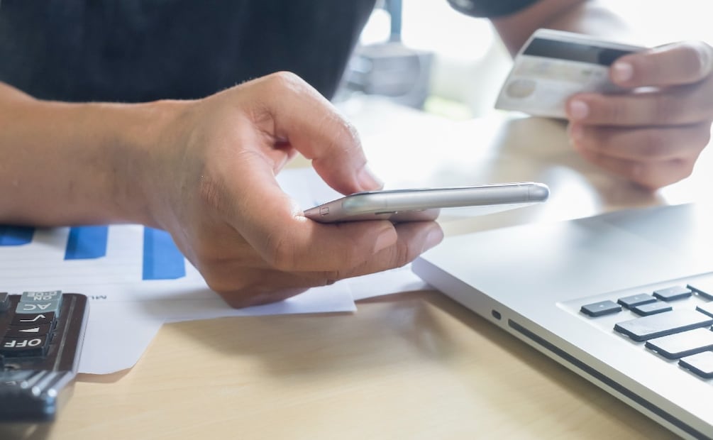 Banco le transfiere 81 billones de dólares a un usuario (Foto: Freepik)