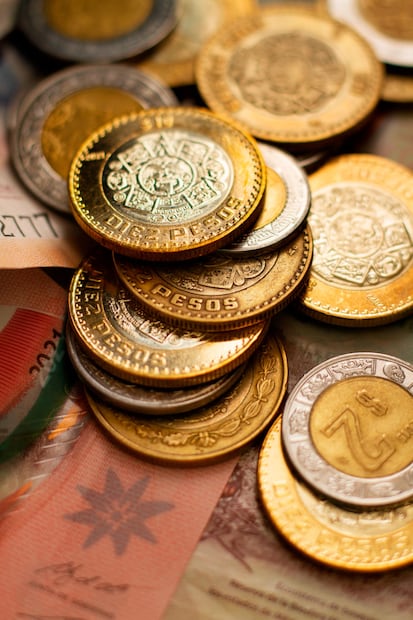 Invertir incluso unos pesos puede ayudarte a cumplir tus objetivos. (Foto: Freepik)