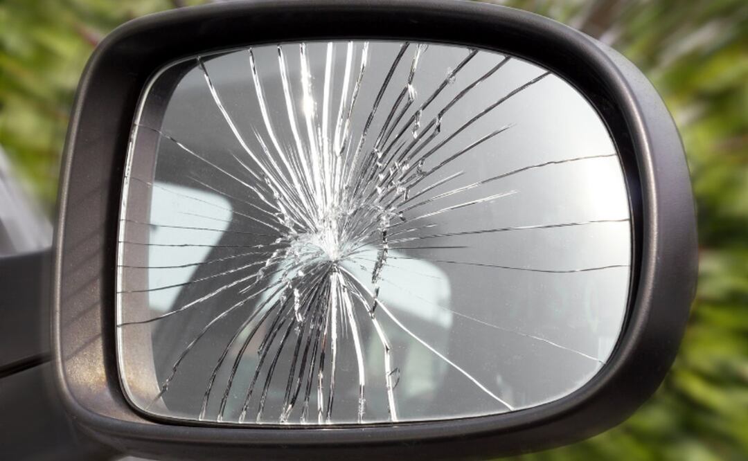 Estafa en aumento en CDMX, así funciona el peligroso fraude del espejo retrovisor. (Foto: DeDinero)