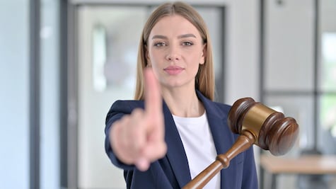 ¿Podrías ir a la cárcel o ser multado por mandar un sticker? Así es la polémica propuesta de Ley Antistickers