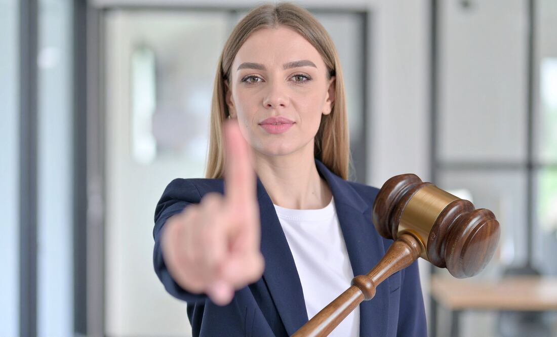 La llamada “Ley Antistickers” encendió el debate en redes sociales por la posibilidad de castigar con cárcel a quienes difundan memes o stickers sin autorización (Foto: Canva)