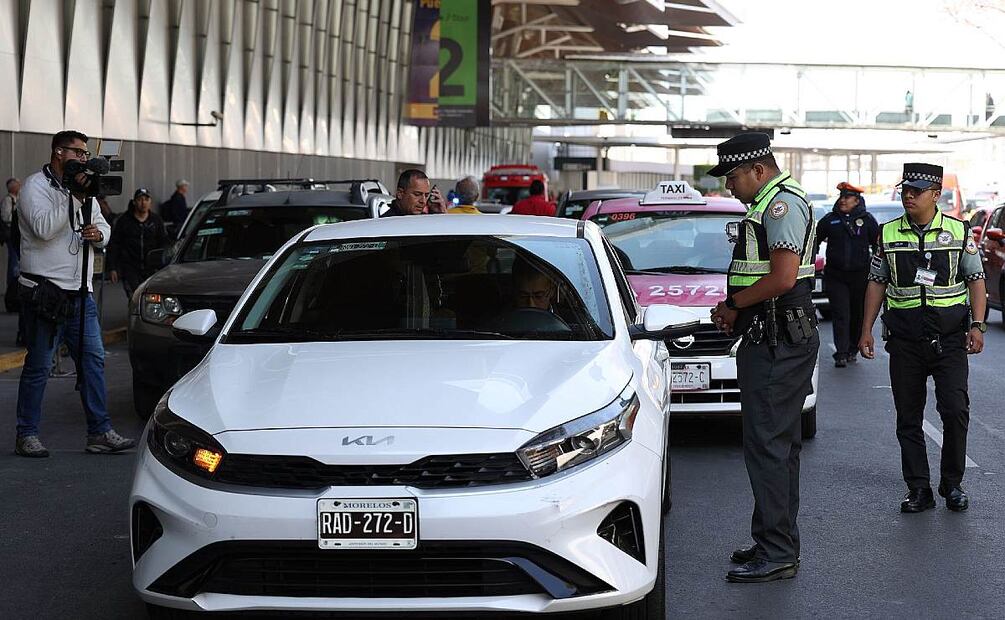 Taxis del AICM vs. Uber y DiDi: comparativa de precios revela por qué viajeros prefieren apps. (Foto: Cuartoscuro)