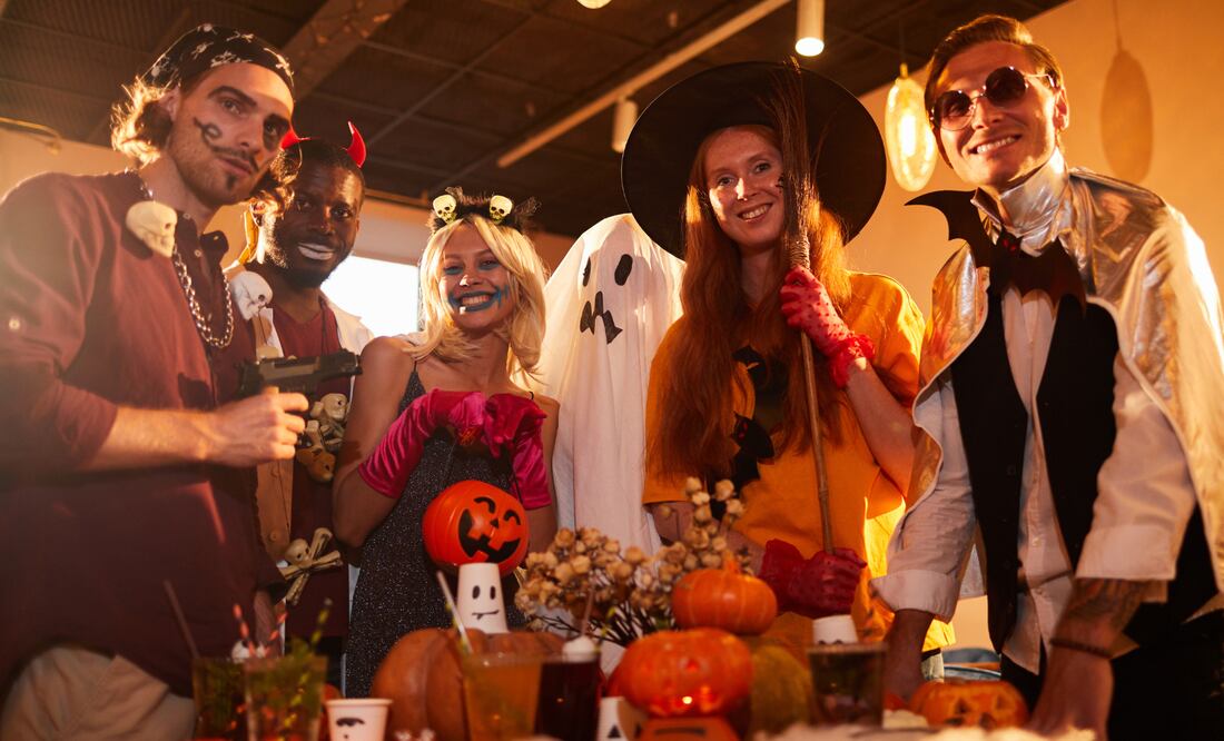 En Halloween, la decisión entre comprar o fabricar un disfraz puede marcar la diferencia entre ahorrar dinero o dejarse llevar por la comodidad (Foto: Canva)