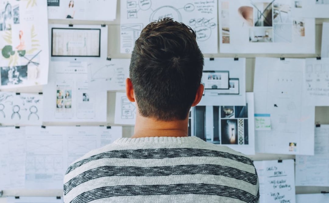 Conoce la forma en que tus objetivos a corto, mediano y largo plazo mejorarán tu futuro financiero. (Foto: Creada con IA)