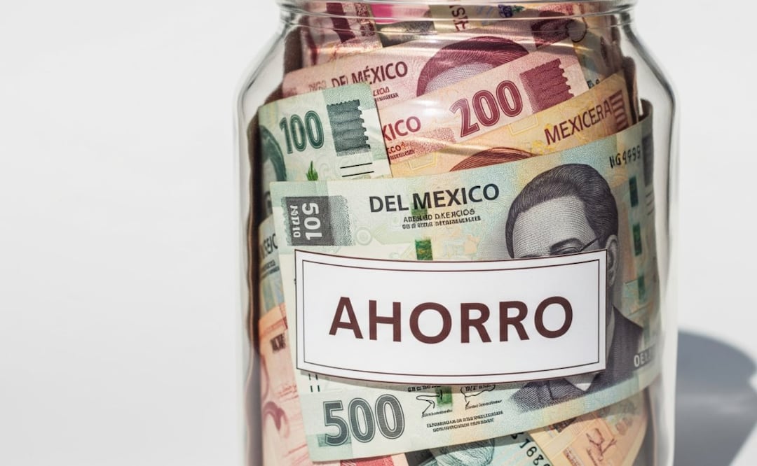 ¿Dónde ahorrar mejor? Condusef revela la opción más rentable. (Foto: Creada con IA)