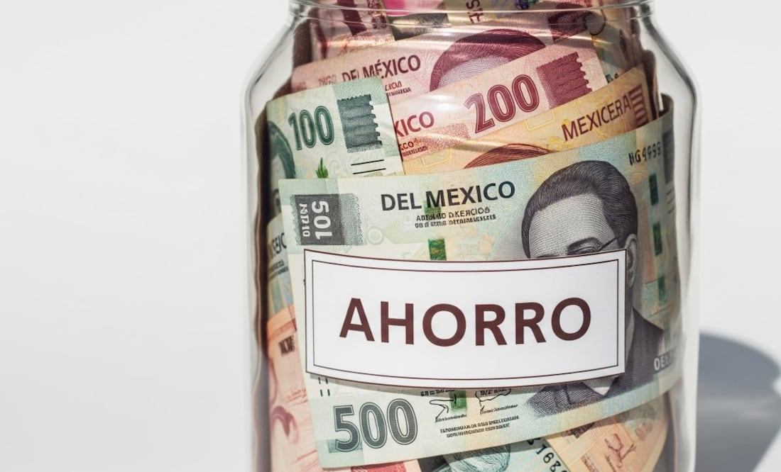 ¿Dónde ahorrar mejor? Condusef revela la opción más rentable. (Foto: Creada con IA)