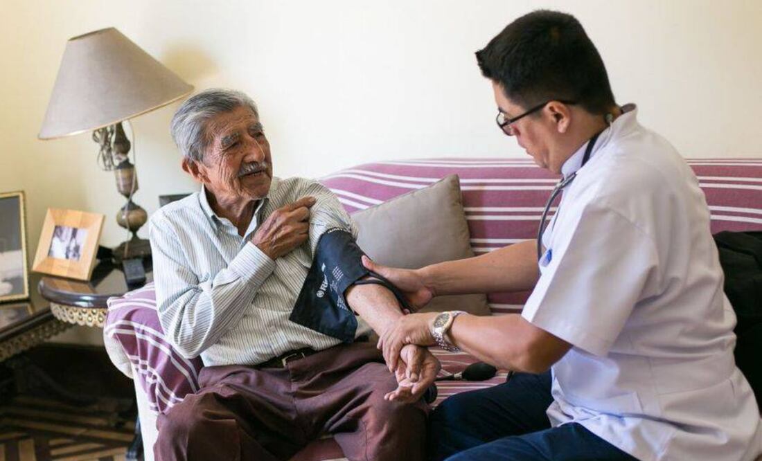 ¿Cuál es el nuevo programa social que llevará atención médica a la casa de las y los mexicanos? (Foto: DeDinero)