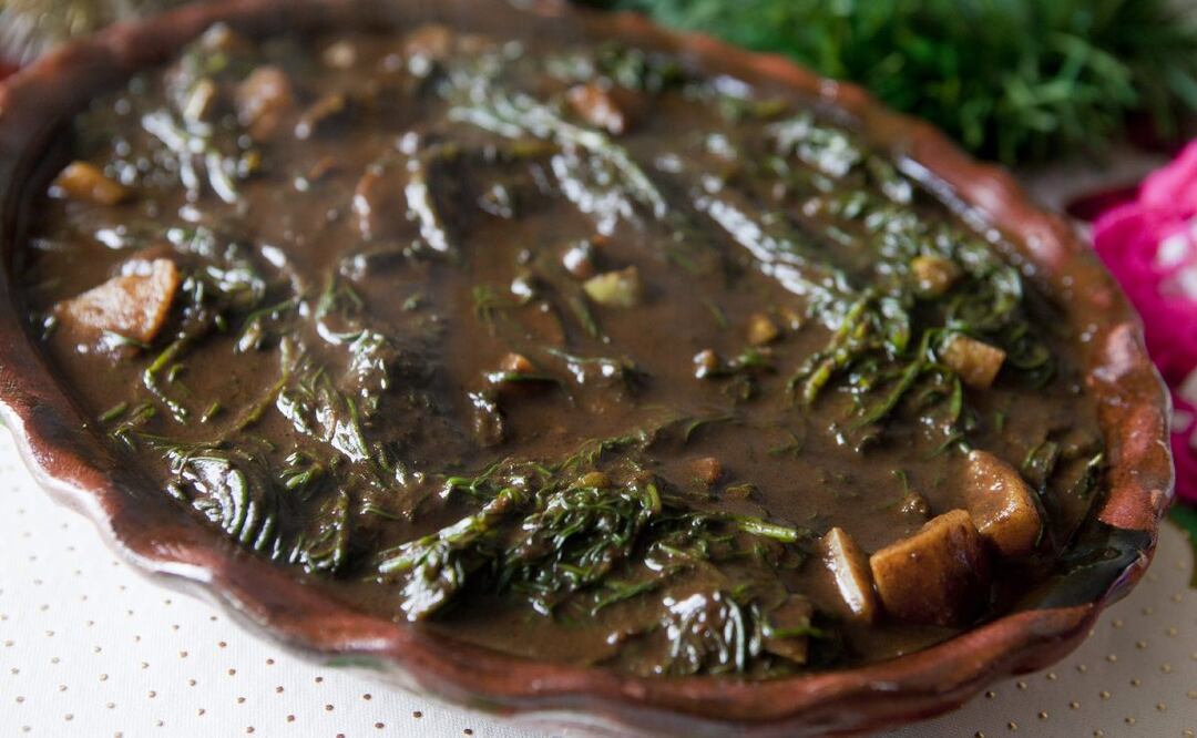 Cena de Navidad con sabor tradicional: Aprende a preparar romeritos caseros sin gastar de más. (Foto: Captura de pantalla)
