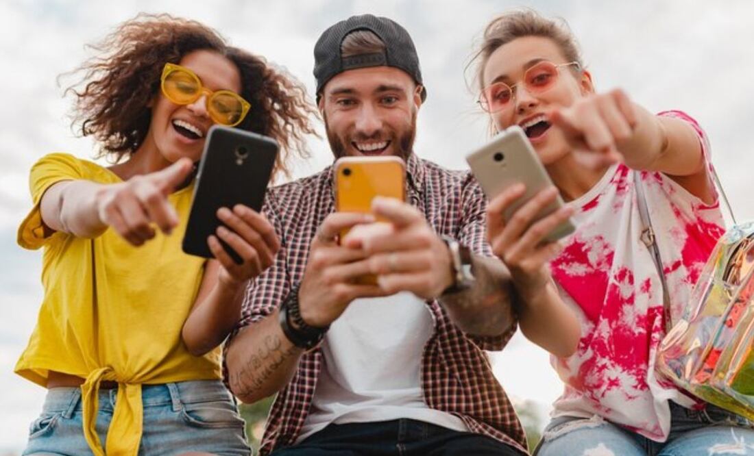 Millennials y Generación Z en el mundo financiero. (Foto: Freepik)