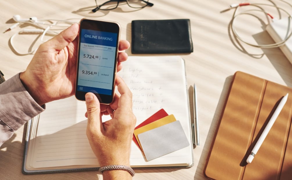 Así funcionan las comisiones bancarias por manejo de cuenta y las claves para que no te las cobren más. (Foto: Canva)