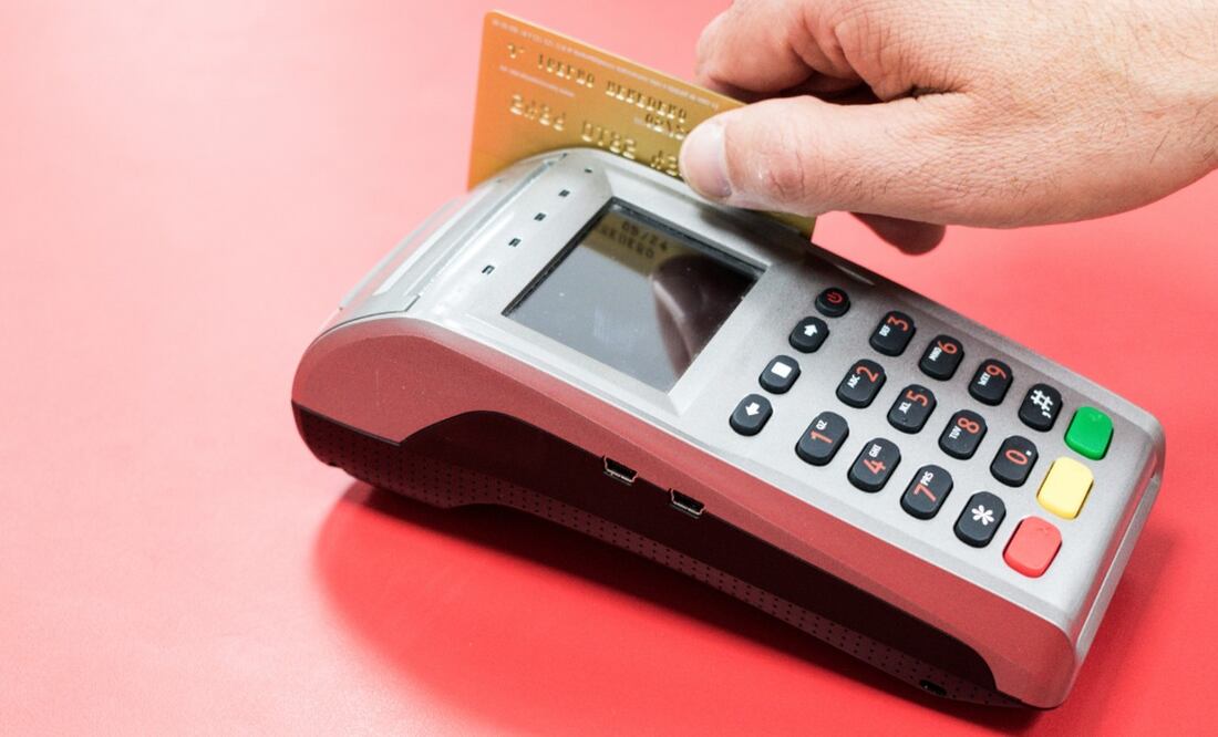 Conoce que debes hacer si te quieren hacer cargos adicionales en tu tarjeta de crédito. (Foto: DeDinero)