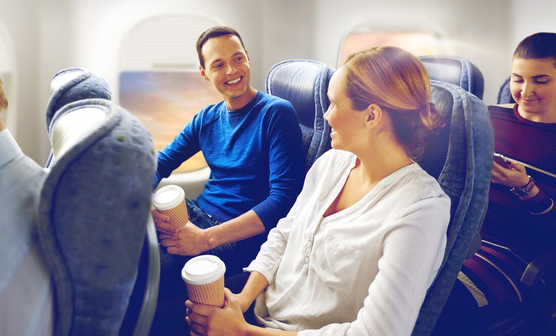 Profeco recuerda tus derechos al viajar en avión (Foto: Canva)