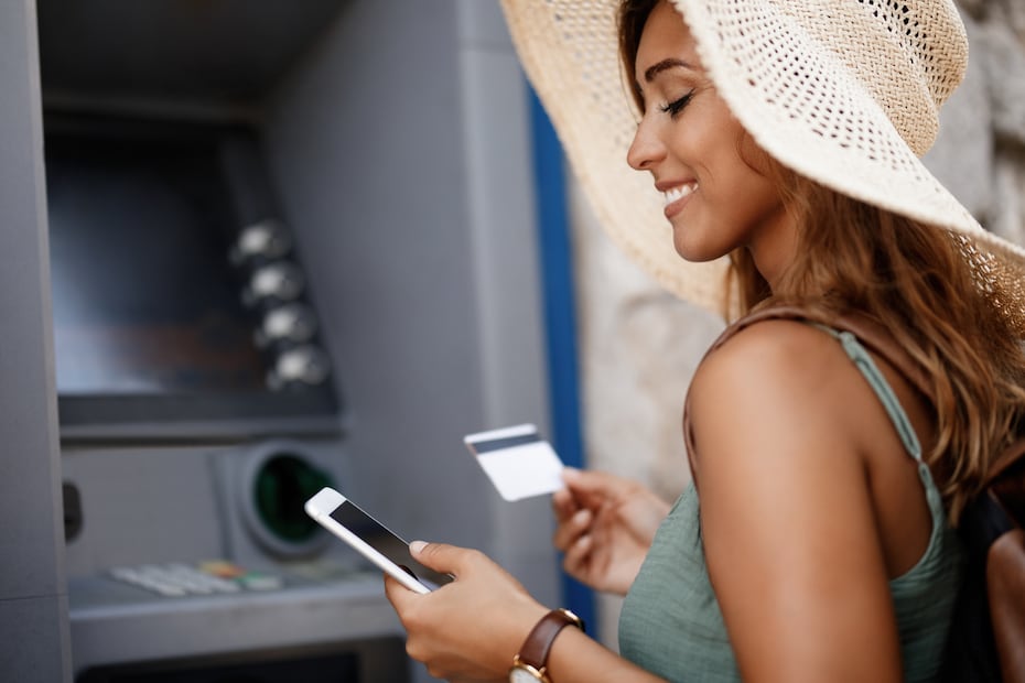 ¿Una tarjeta bloqueada puede seguir recibiendo dinero? (Foto: Freepik)