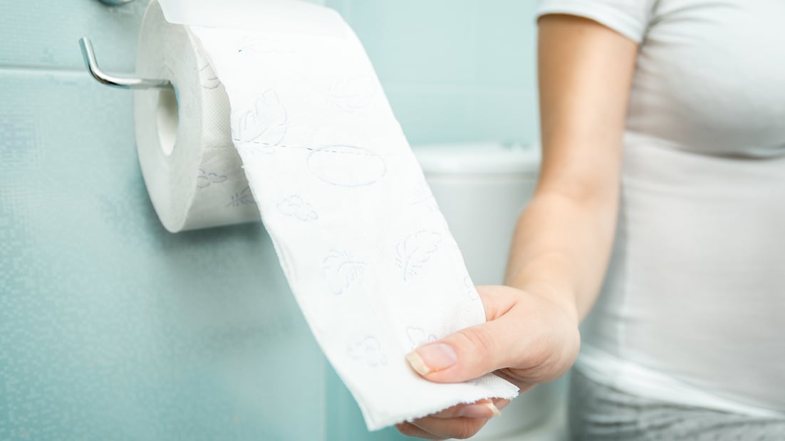 Profeco analizó 44 modelos de papel higiénico y reveló que no siempre el más caro es el de mejor calidad (Foto: Canva)